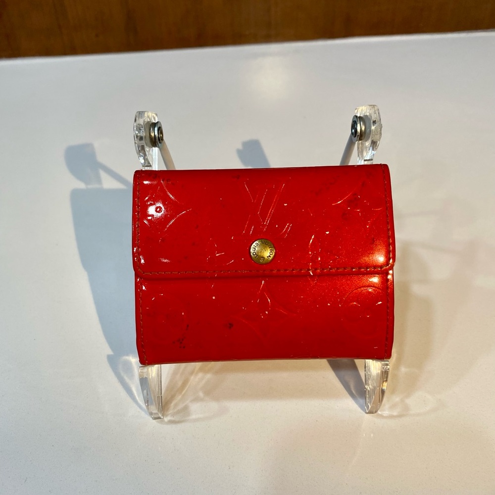 Authentic 💯Louis Vuitton red monogram Vernis Ludlow Coin and cc holder.